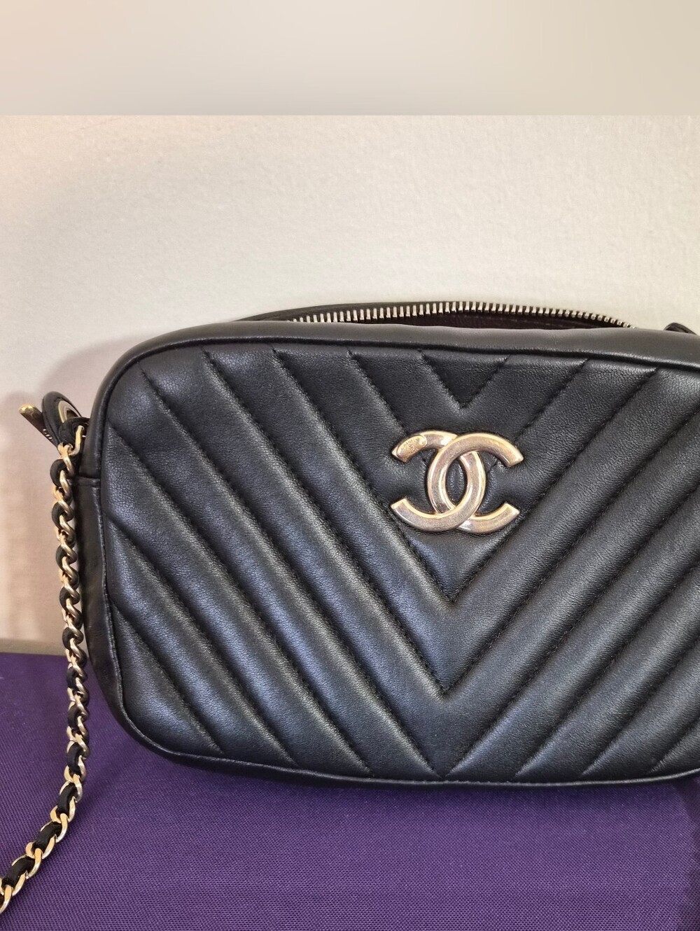 Chanel Chevron Camera Bag – Black Lambskin | 20 Series | Authenticated - Picture 13 of 13